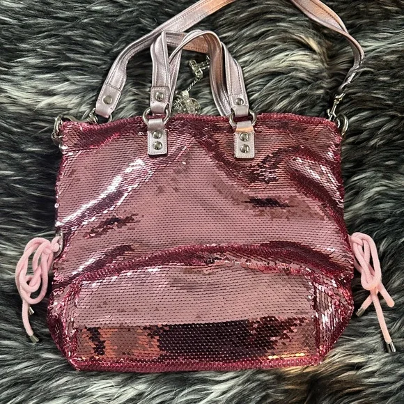 Coach Pink Shoulder Bag with Leather Straps and Gold Hardware - Picture 5 of 8